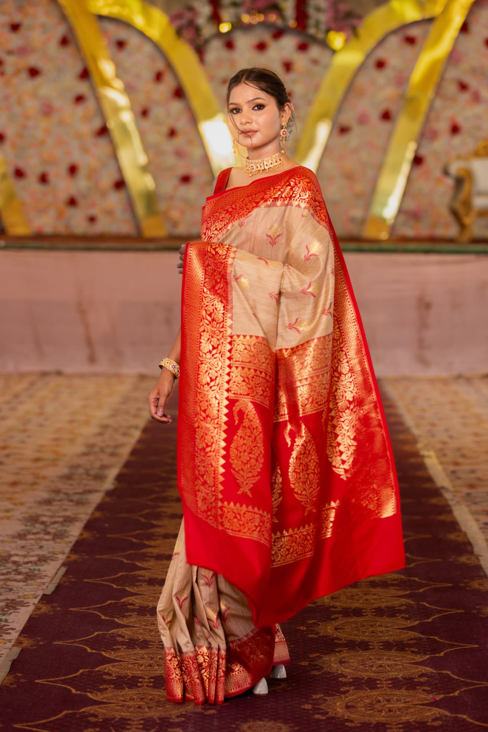 Sandal With Red Tusser Silk Saree - Image 6