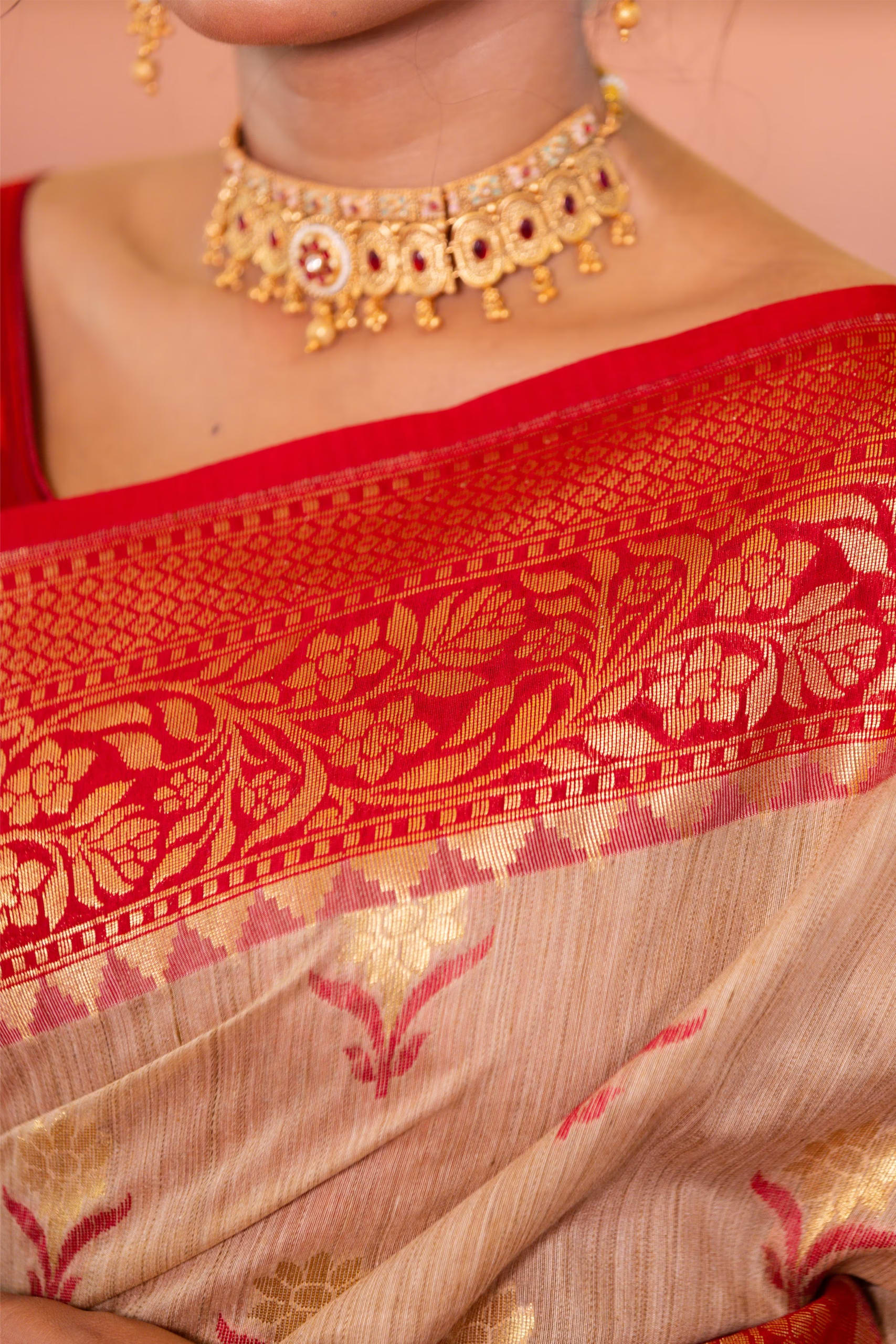Sandal With Red Tusser Silk Saree - Image 3