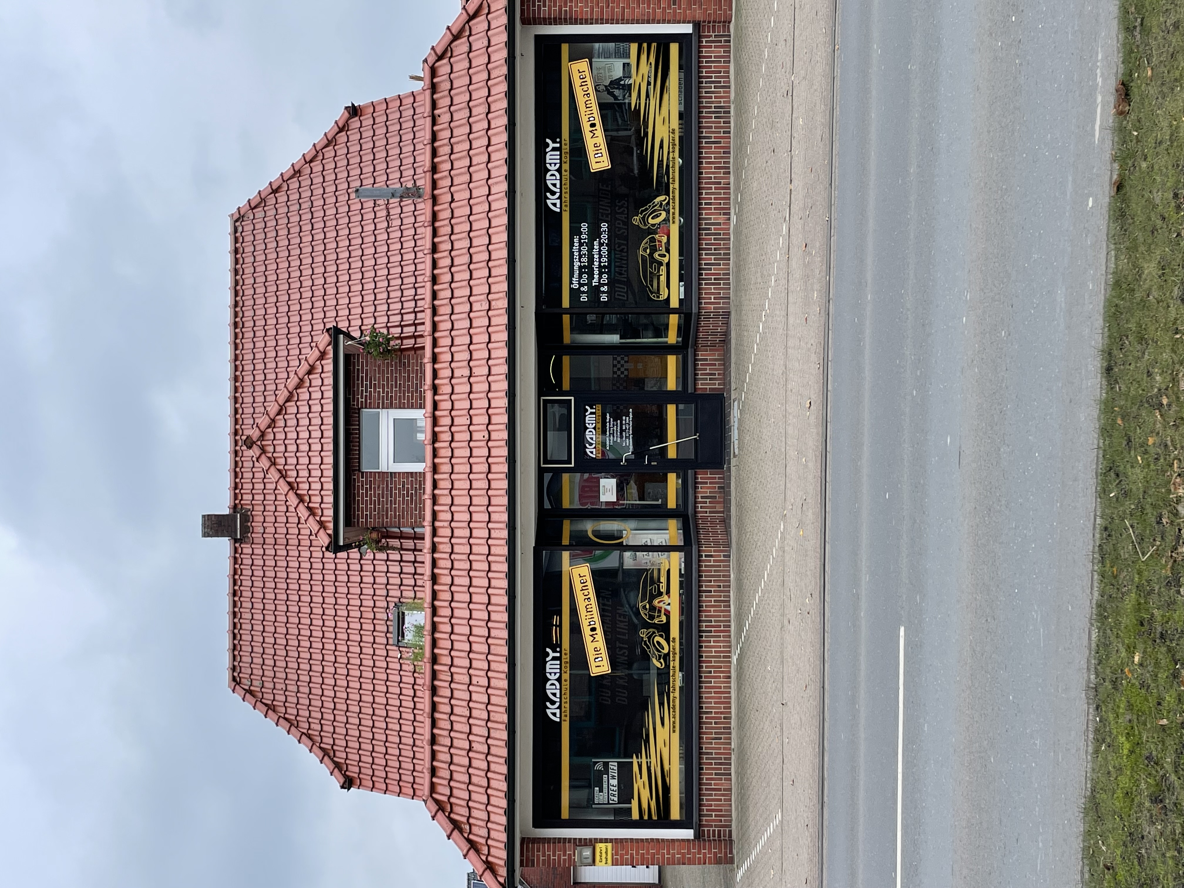 Deine Fahrschule in Wiefelstede | ACADEMY Fahrschule Kogler