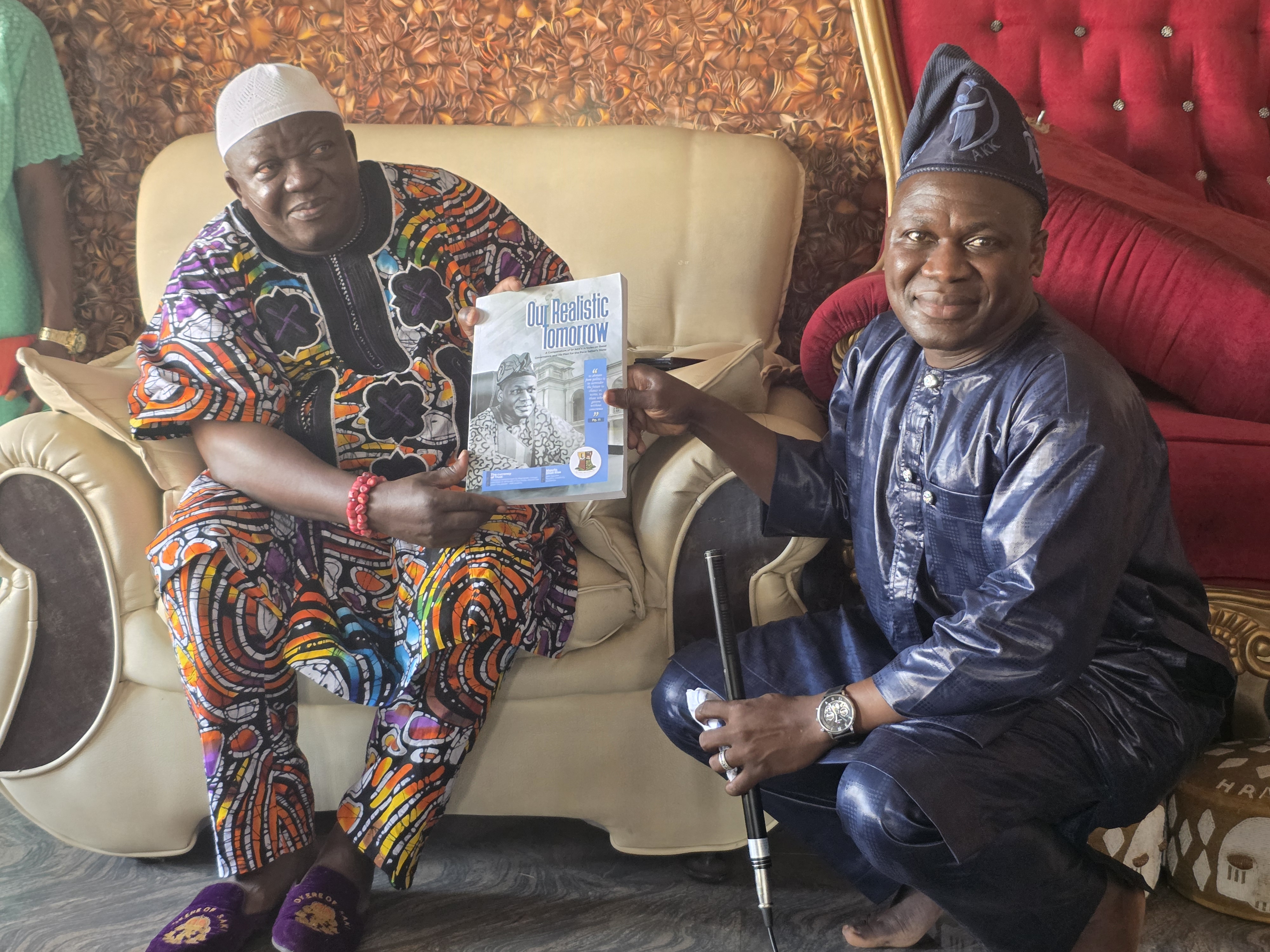2027 Oyo APC Governorship Hopeful, Dr. Adewale Kolapo Kareem (AKK), Pays Royal Visit to Okere of Saki.