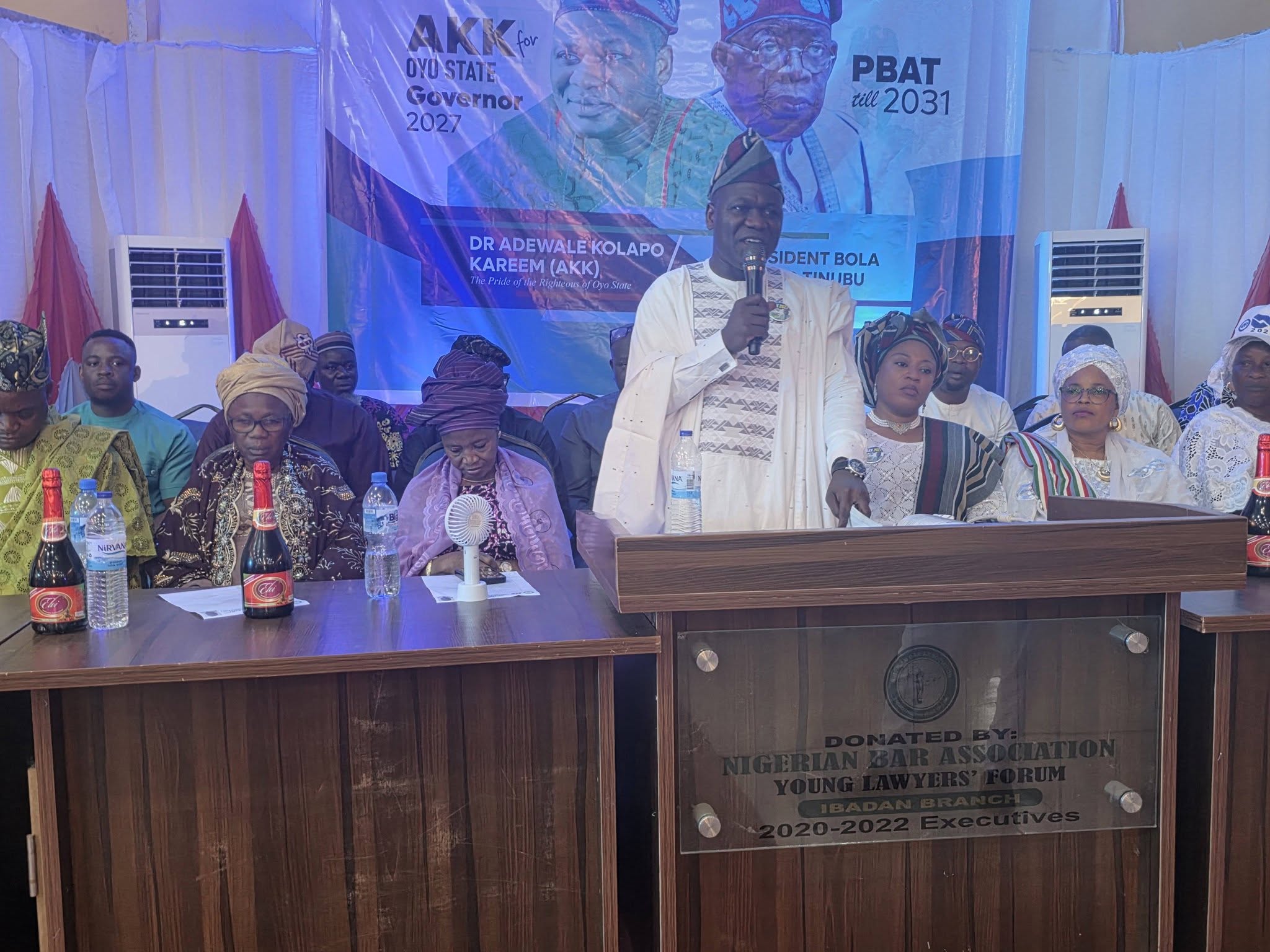 2027:UK Based Socialite, Saymore Launches Dr Kareem’s Book With N5miĺion In Ibadan.