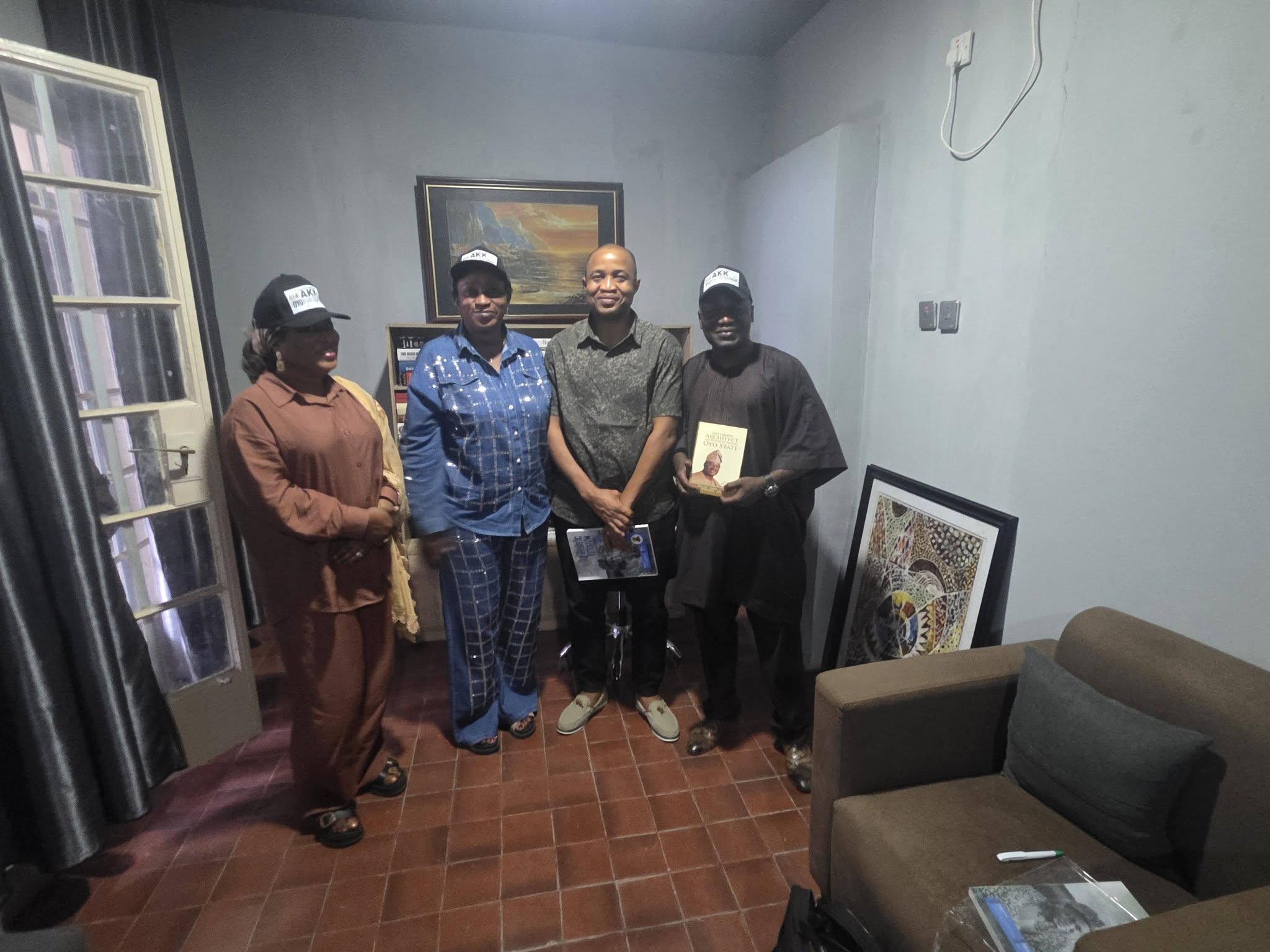 Oyo 2027: APC Governorship Hopeful Visits Renowned Political Scientist Edmund Obilo, Presents Blueprint — Receives Abiola Ajimobi: Architect and Builder of Modern Oyo State.