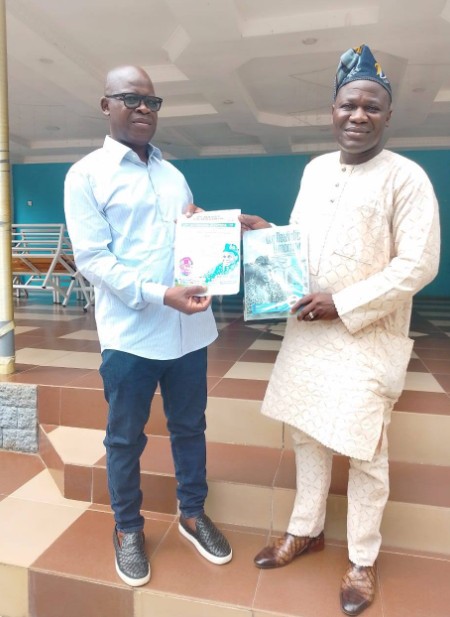 Oyo Guber Hopeful, AKK Pays Courtesy Visit to Okanlomo of Oodua, Chief Jubril Dotun Sanusi (JDS). 