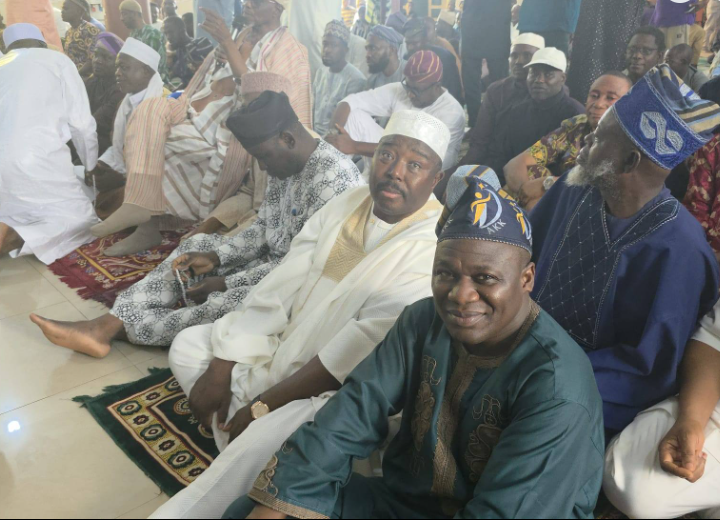 Oyo 2027: Senator Sharafadeen Abiodun Alli and Dr. Adewale Kolapo Kareem (AKK) Attend Jumat Victory Service After APC Primary Election.