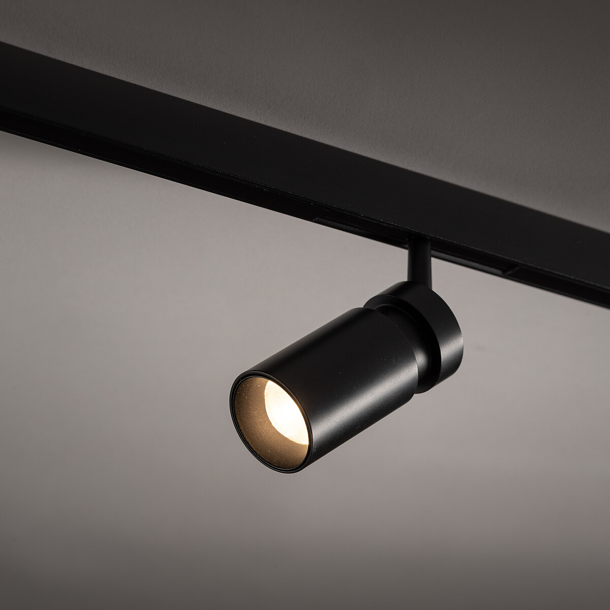 SPOT ZOOM LED FOR NANO-LVM TRACK SYSTEM Lifestyle 4