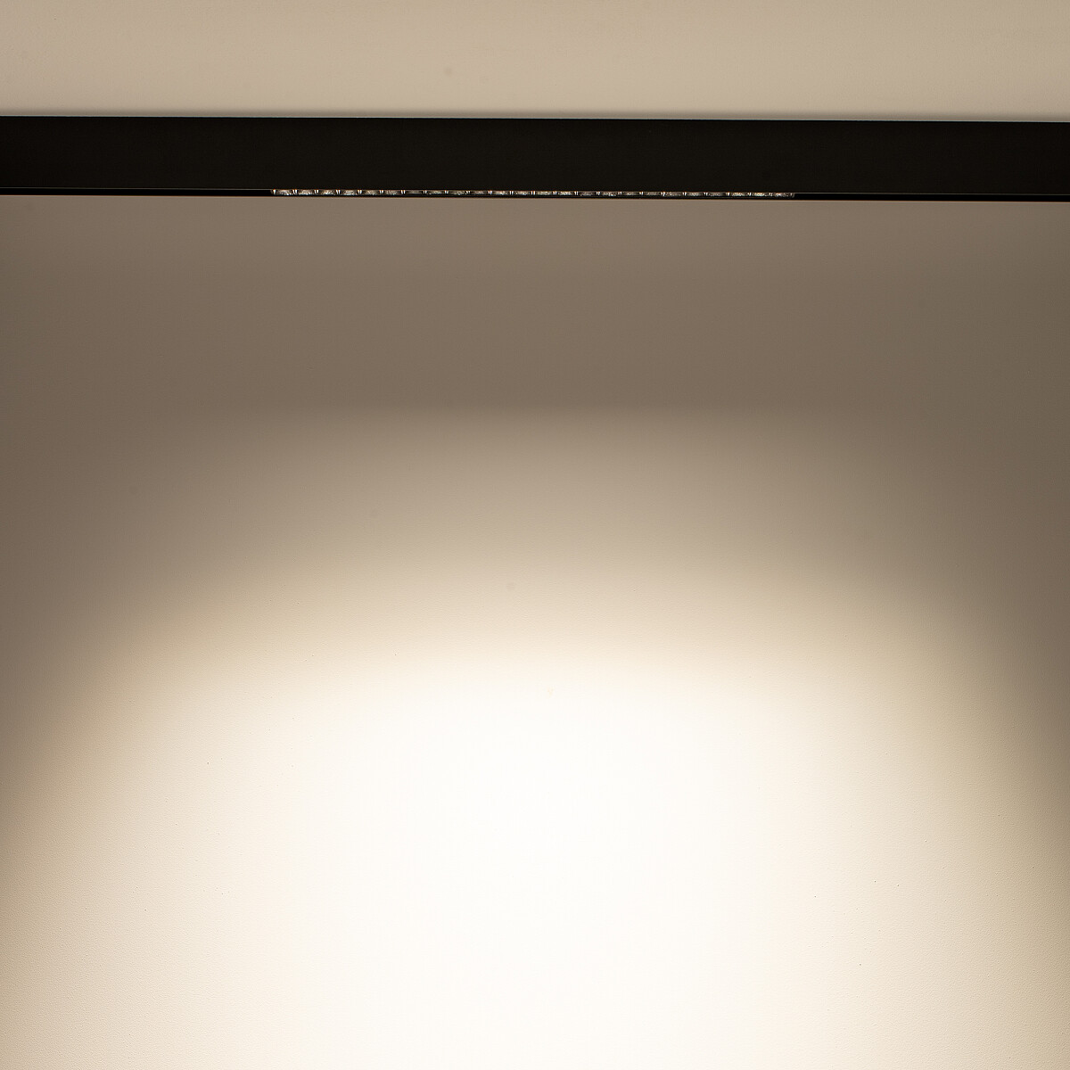 FOCUS LED LINEAR LUMINAIRE FOR LVM TRACK SYSTEM Detail 3