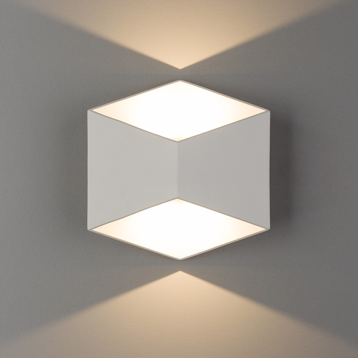 SCONCE TRIANGLES LED Detail 1