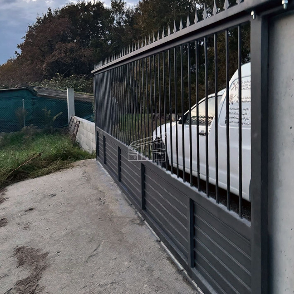 Portón corredizo en propiedad urbana