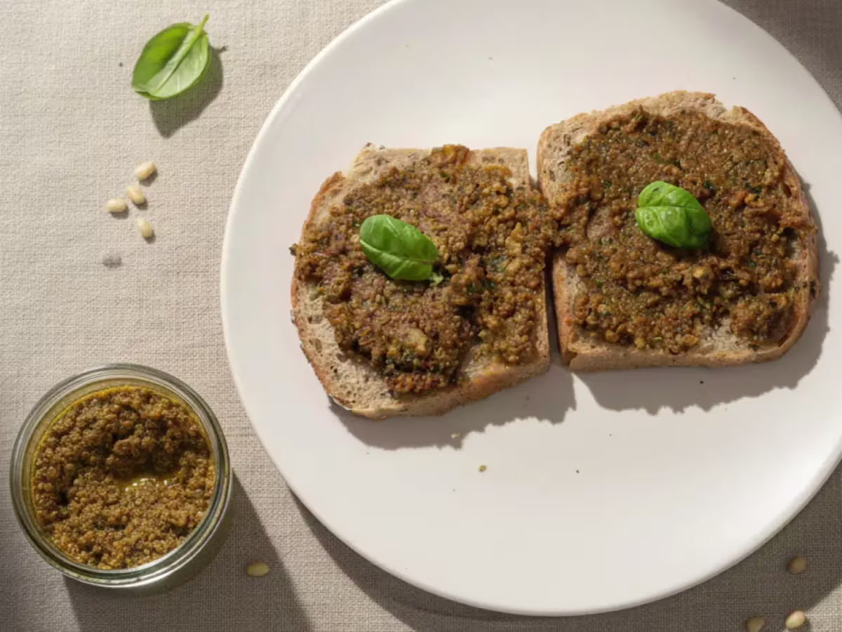 Hjemmelavet rød pesto med soltørrede tomater