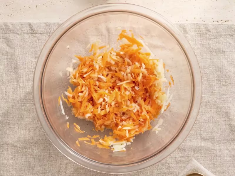 Råkostsalat med gulerod og æble