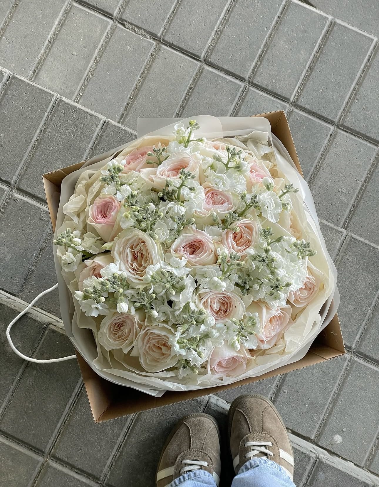 White O’Hara Roses & Fragrant Matthiola