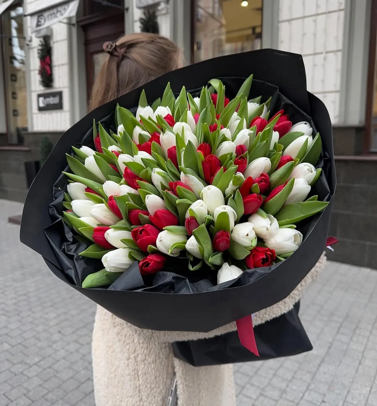 80 Classic Red & White Tulip Bouquet