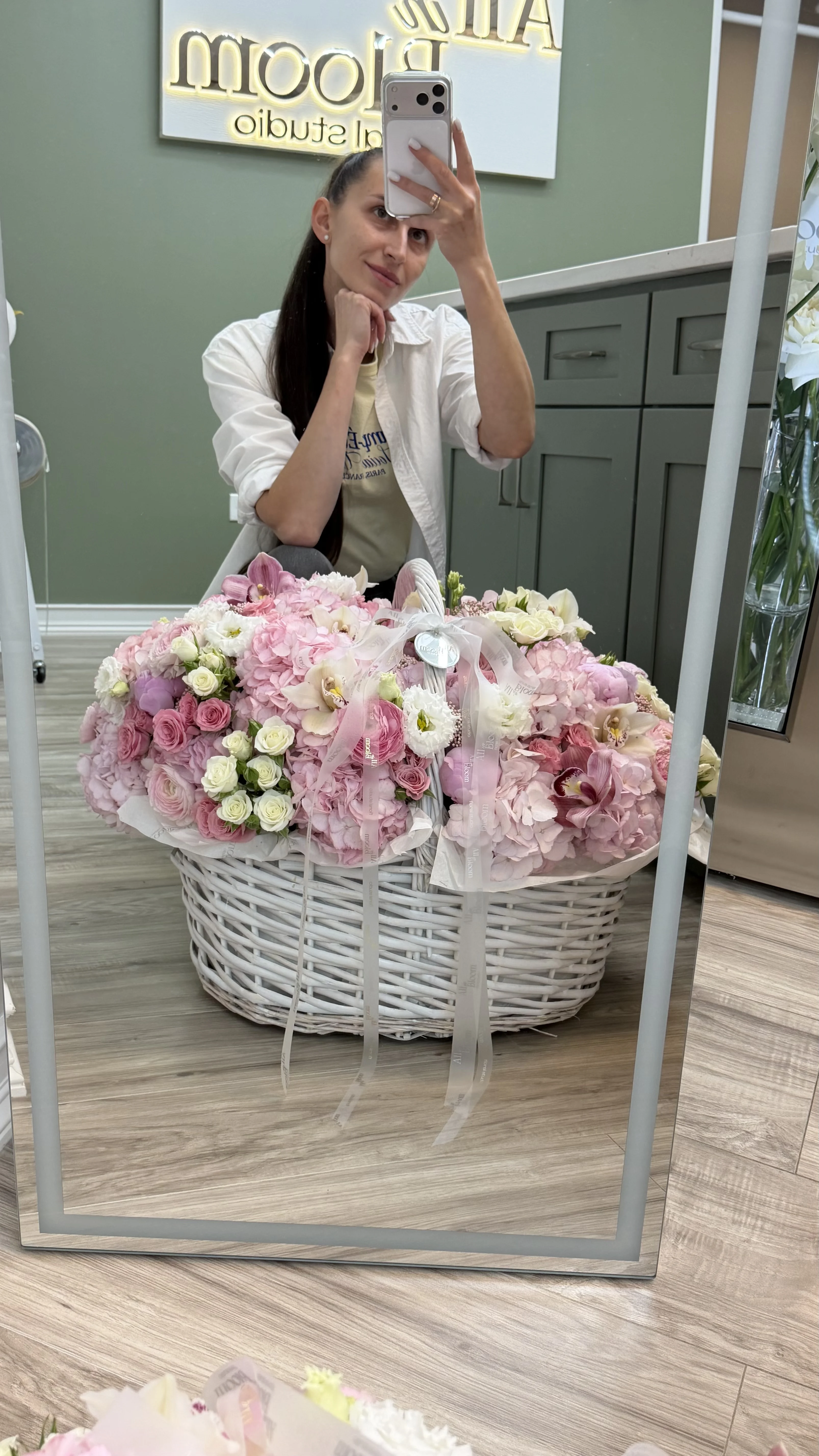 Grand Royal Blush Basket