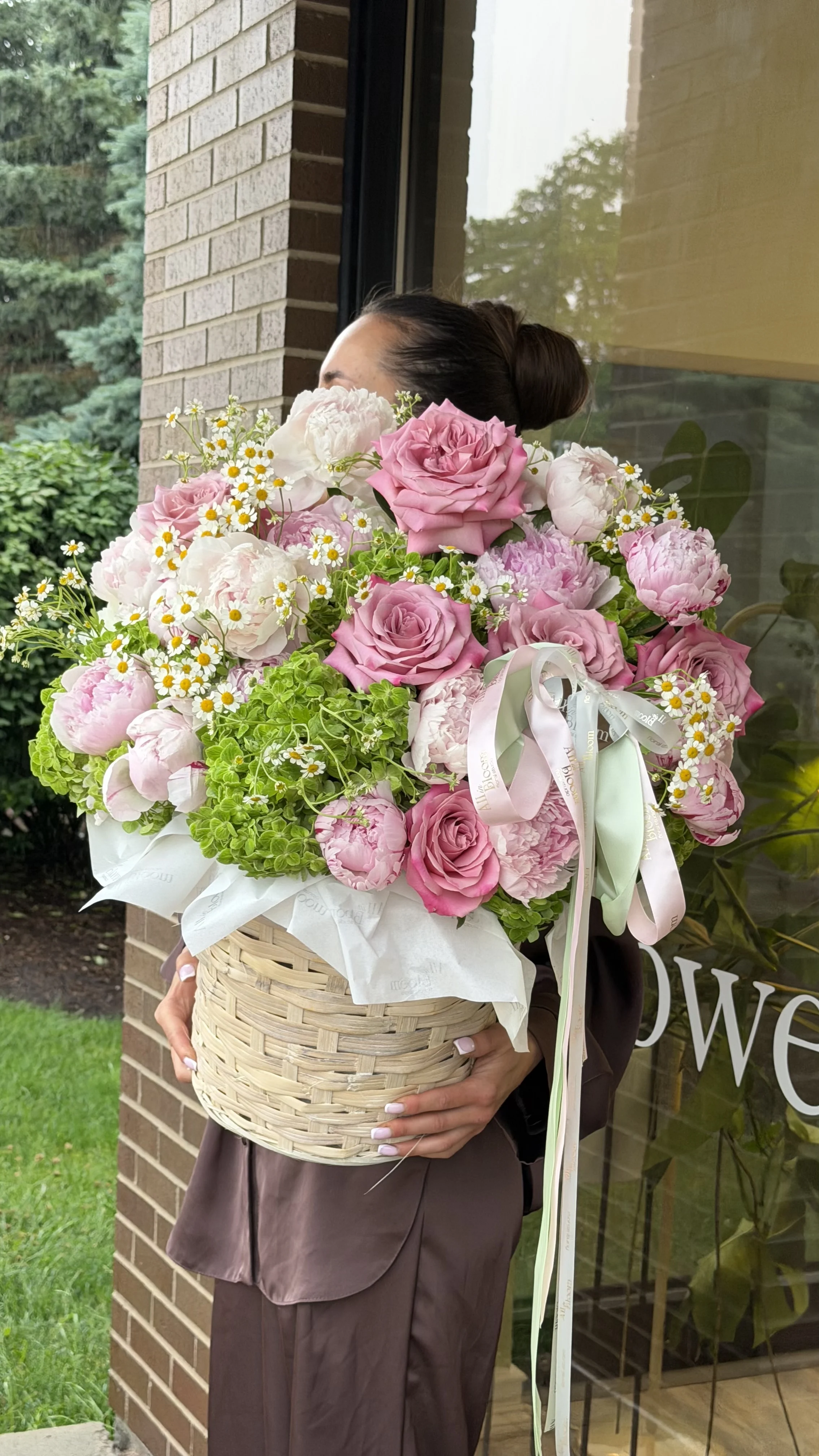 🌸 Blooming Romance Basket