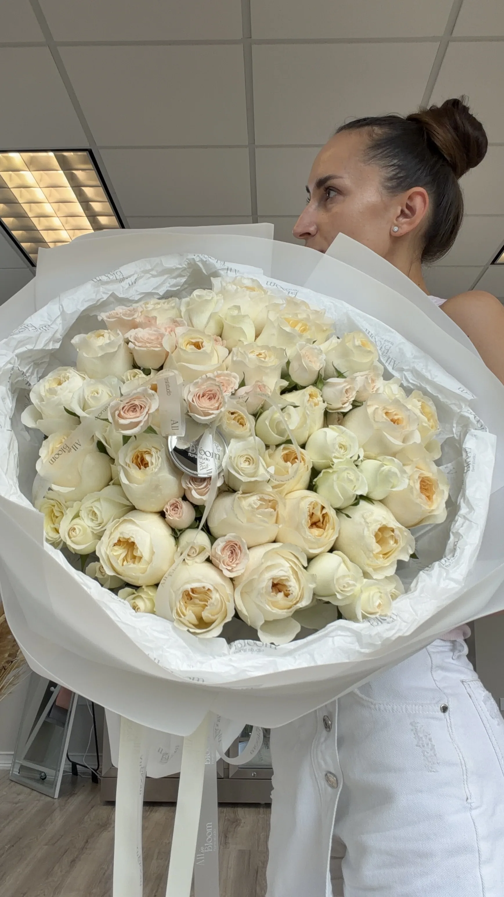 Vicky Garden Peony Garden Roses & Spray Roses Bouquet