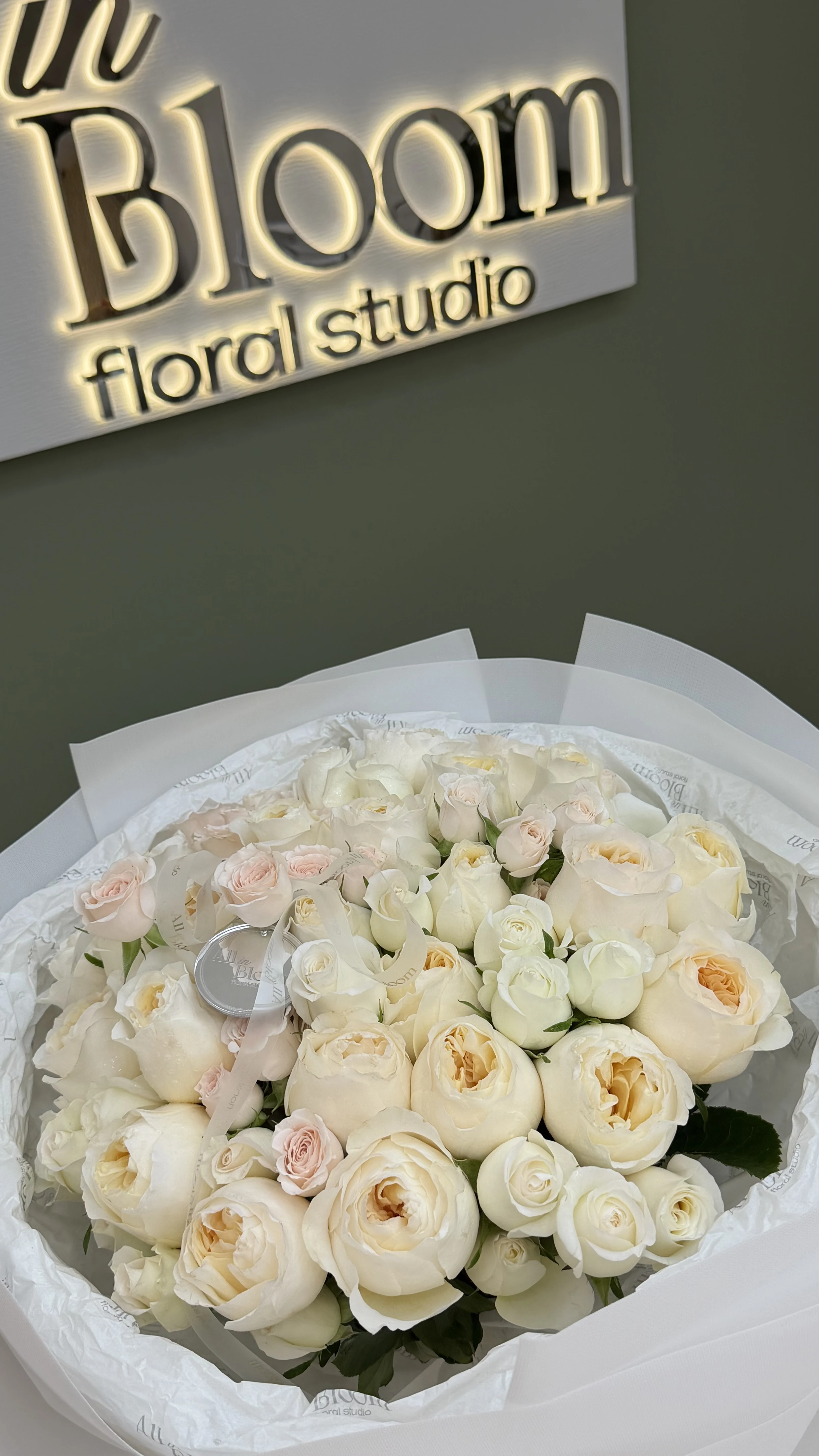 Vicky Garden Peony Garden Roses & Spray Roses Bouquet