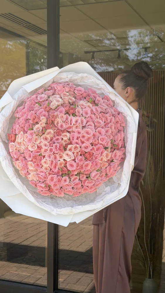 150 Pink Spray Roses Bouquet