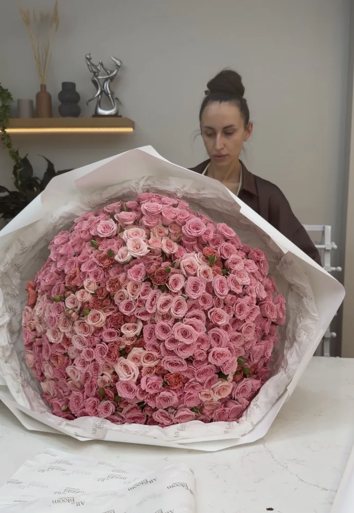 150 Pink Spray Roses Bouquet