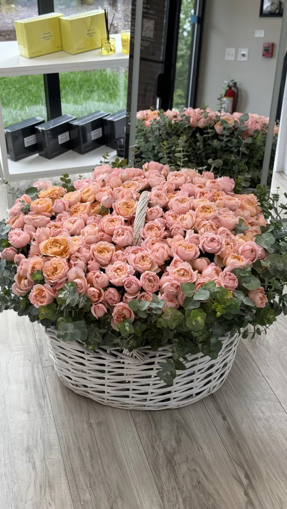 Juliet Garden Rose Grand Basket