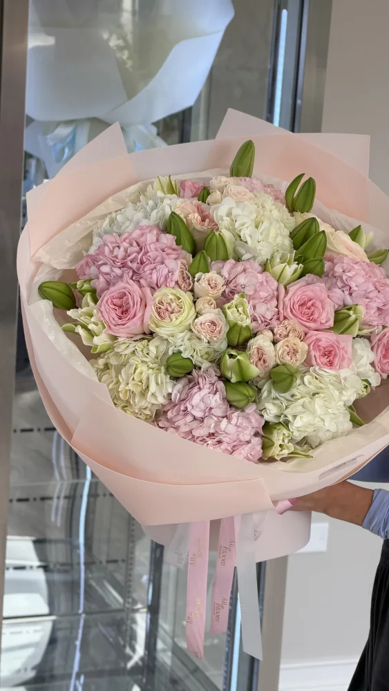 Pink & White Garden Lily Romance