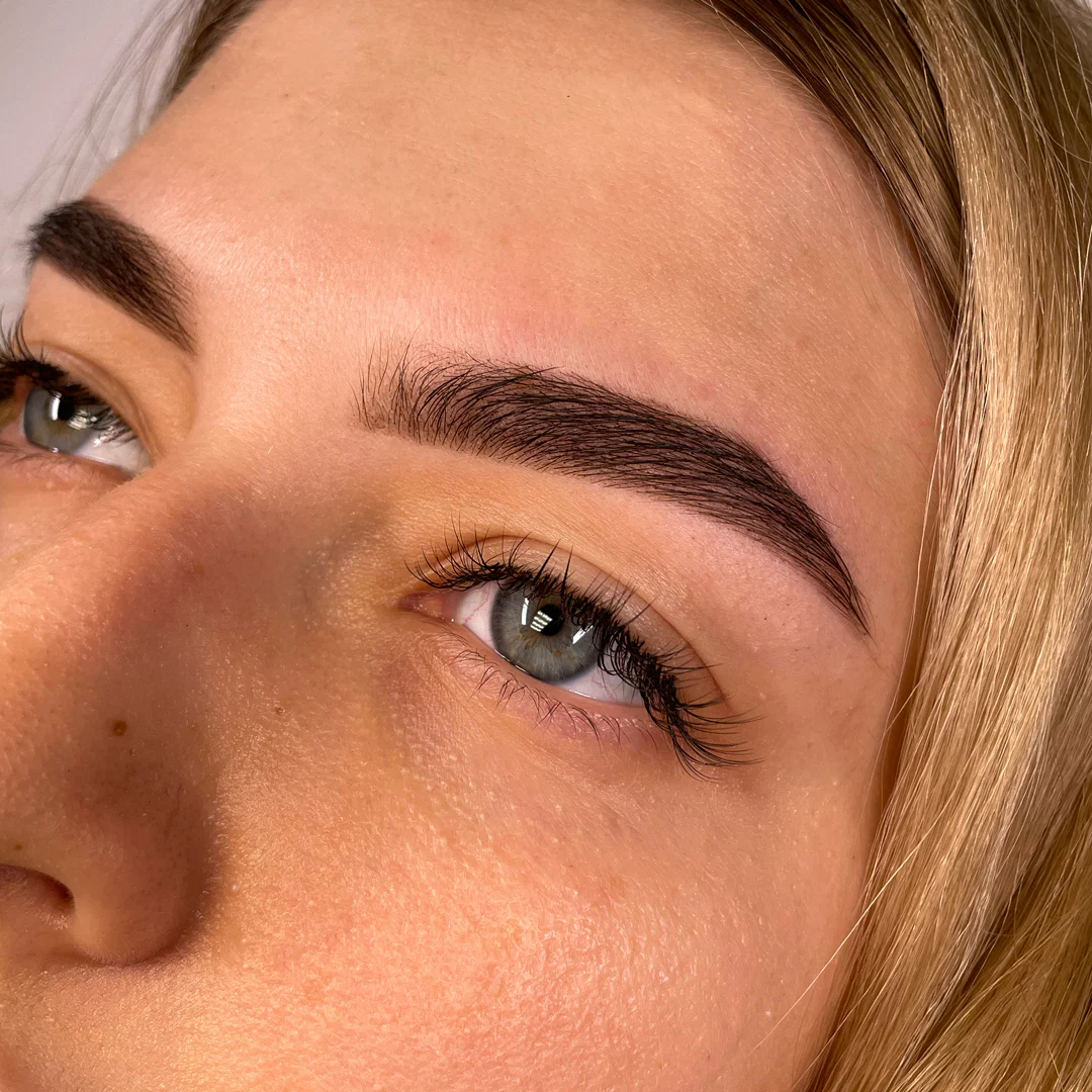 Cejas con Henna