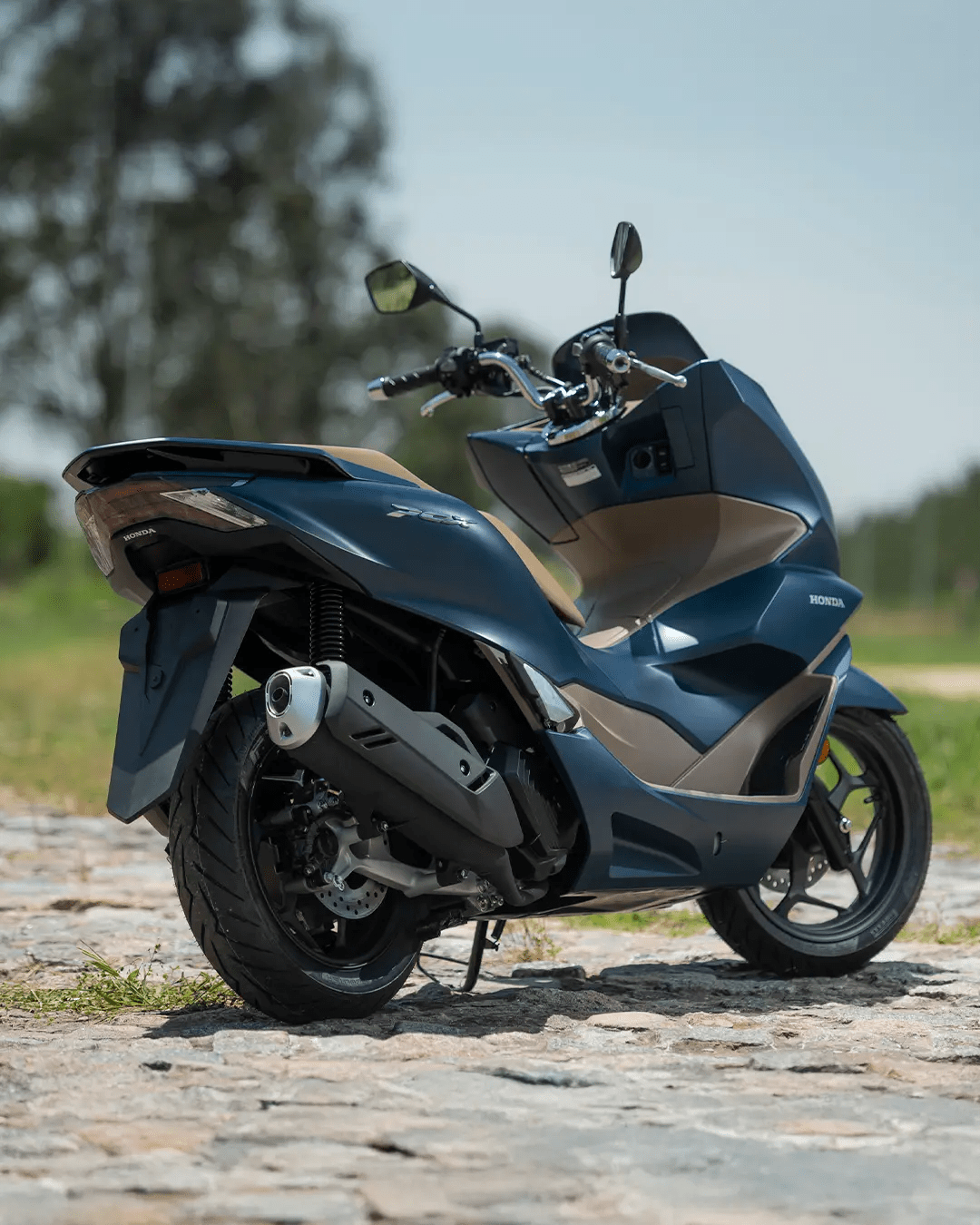 Honda PCX 160 Deluxe - Vista 6