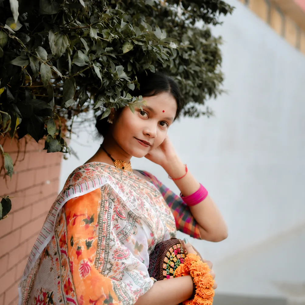 অভ্রায়ীনি ঐশি সামাজিক গল্প লেখক