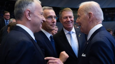 Klaus Iohannis la un summit NATO, alături de Joe Biden, Jens Stoltenberg și Mircea Geoană FOTO Hepta 