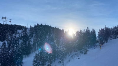 Poiana Brașov FOTO Facebook/ Poiana Brasov Romania Acest text a fost copiat de pe Ziare.com Weekend cu strat de zăpadă de 30 cm la Poiana Brașov și cu restricții de circulație pentru festivalul Massif