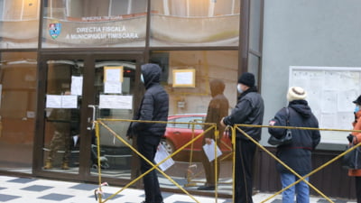 Coadă la o instituție a statului FOTO Hepta Acest text a fost copiat de pe Ziare.com ”Statul, la un click distanţă pentru fiecare român”. Când va deveni funcțională aplicația prin care vom scăpa de cozile inutile la ghișee