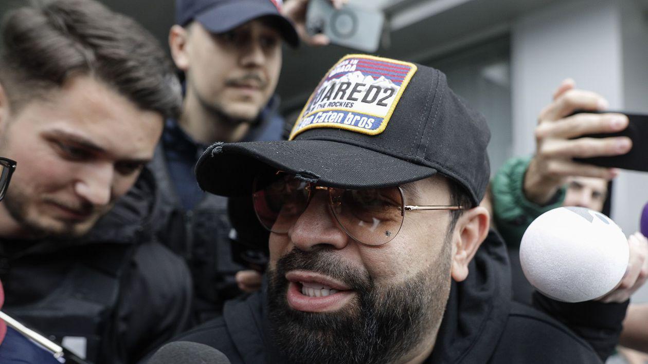 Florin Salam escortat de polițiști la ieșirea din Secția 2 de Poliție, București, 14 martie 2024. Inquam Photos / George Călin