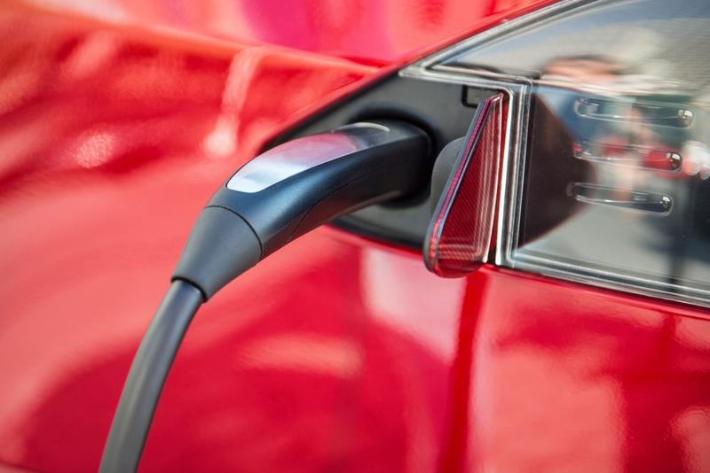 Masina electrica la incarcat Foto: M Starychenko, Dreamstime.com