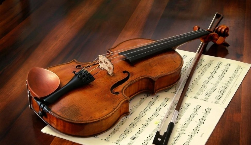 Muzicieni celebri donează viori de patrimoniu pentru a sprijini tinere talente muzicale