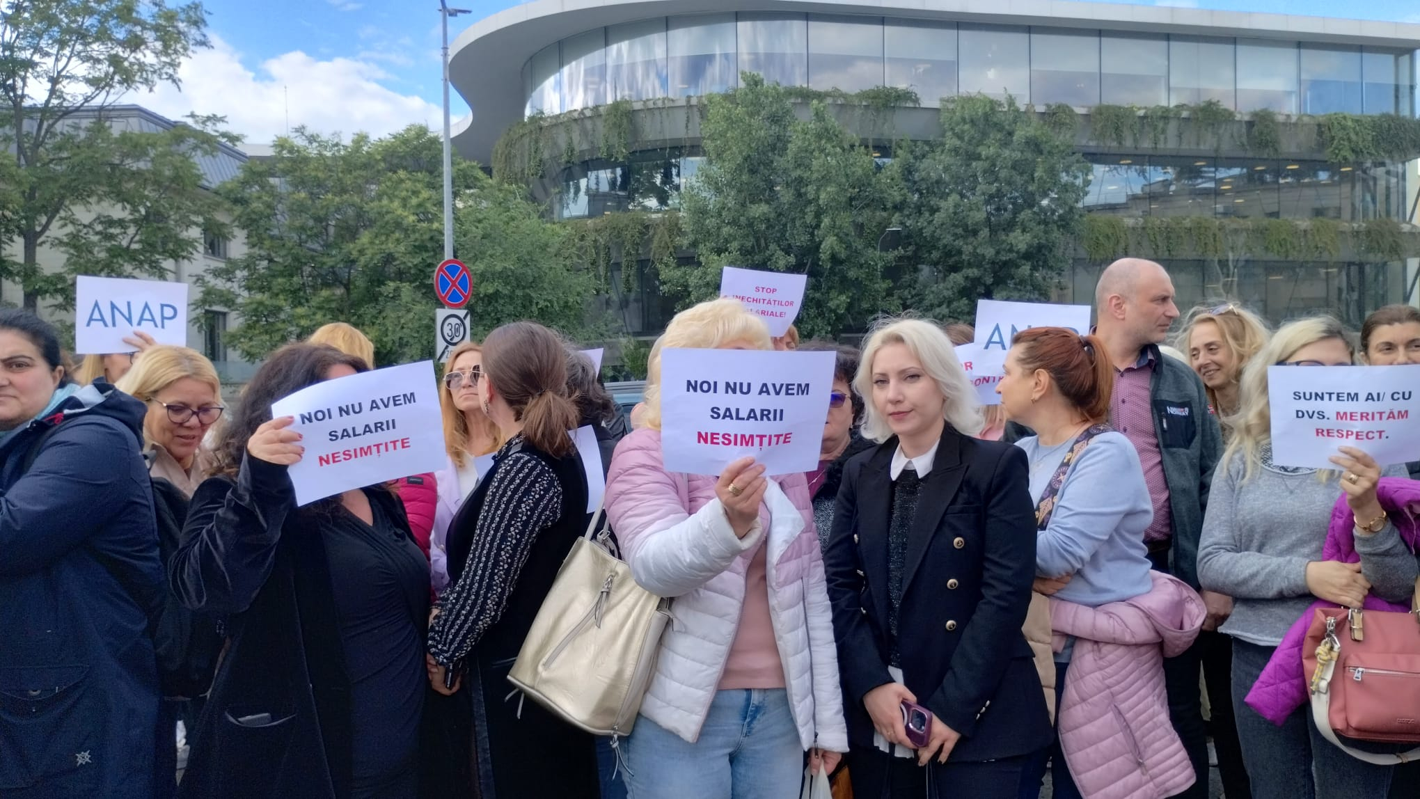 Protest spontan la Guvern Foto: Hotnews