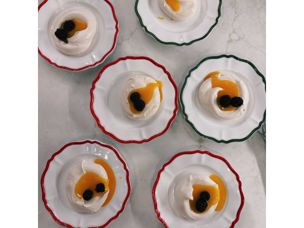 Meringue with Lemon Curd