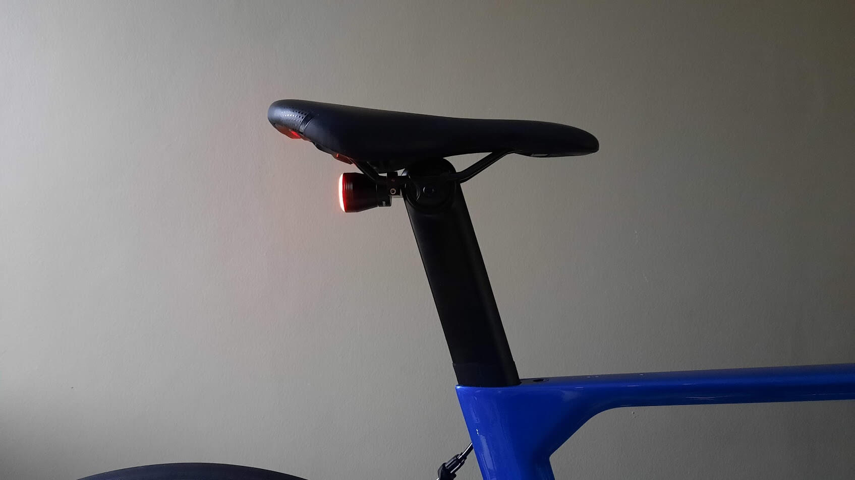 Solusi Lampu Belakang untuk Seatpost Aero