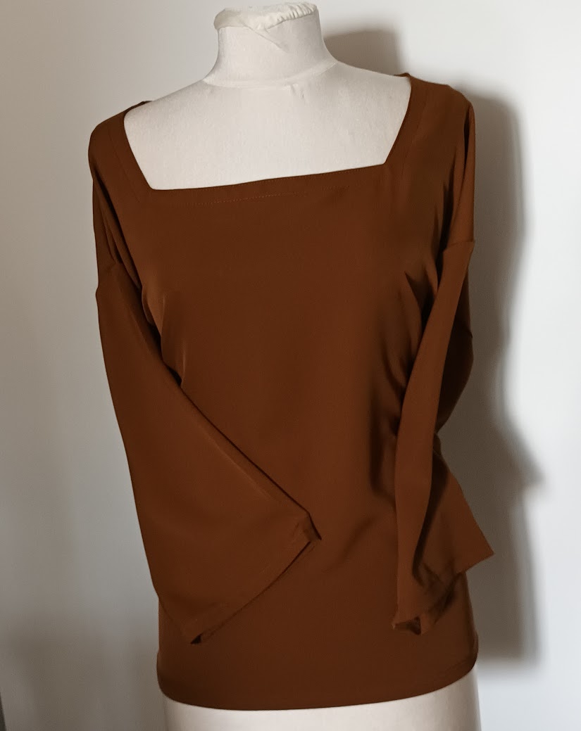 Haut et jupe fleuris