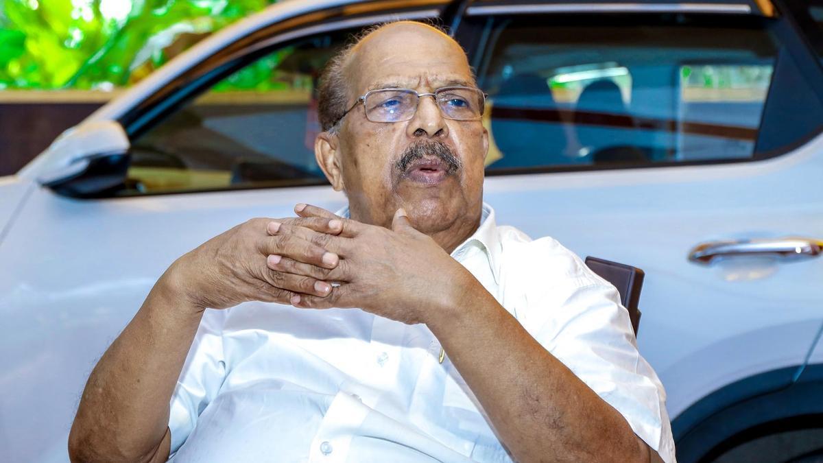 G. Sudhakaran, CPI(M) workers engage in verbal duel at school in Alappuzha