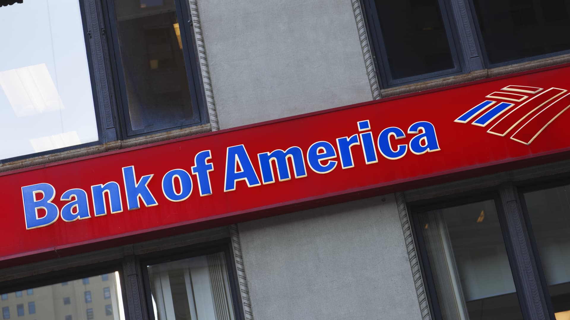 As bank earnings approach, a market anomaly emerges