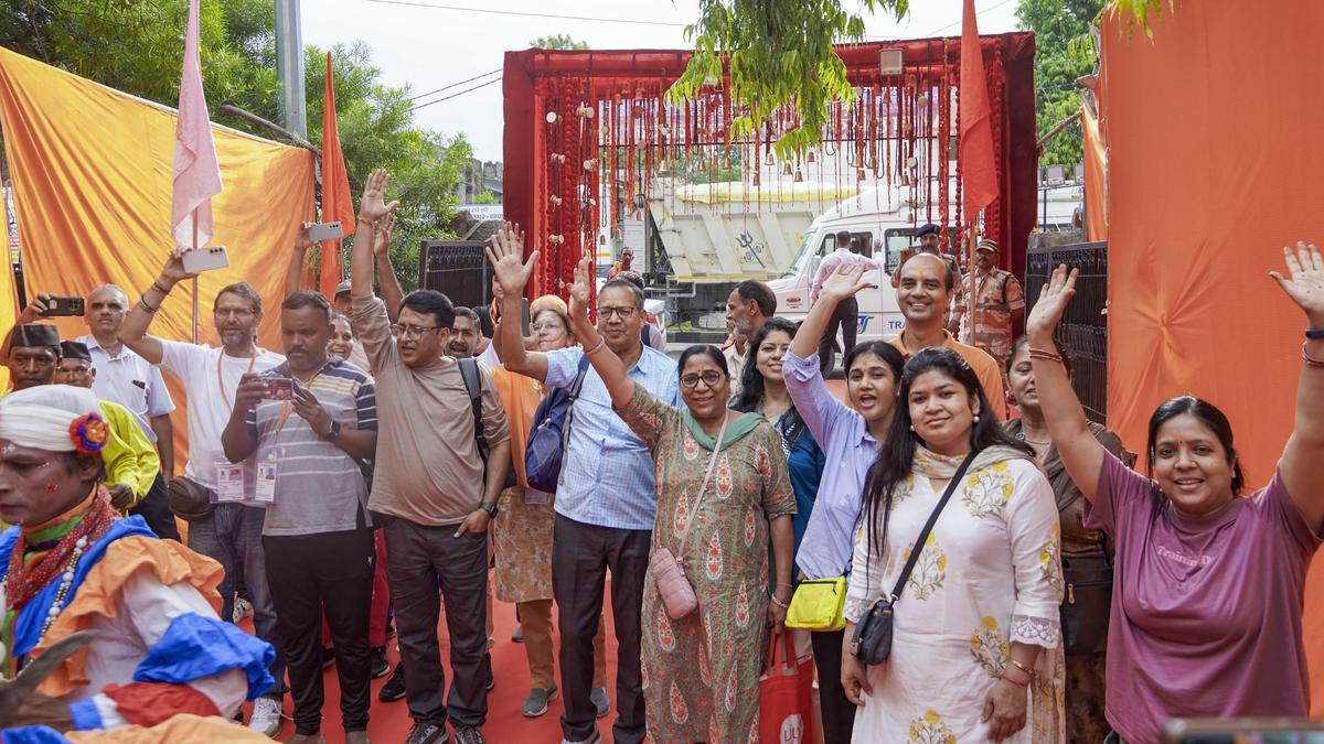 First batch of Kailash-Mansarovar Yatra pilgrims reaches Tibet