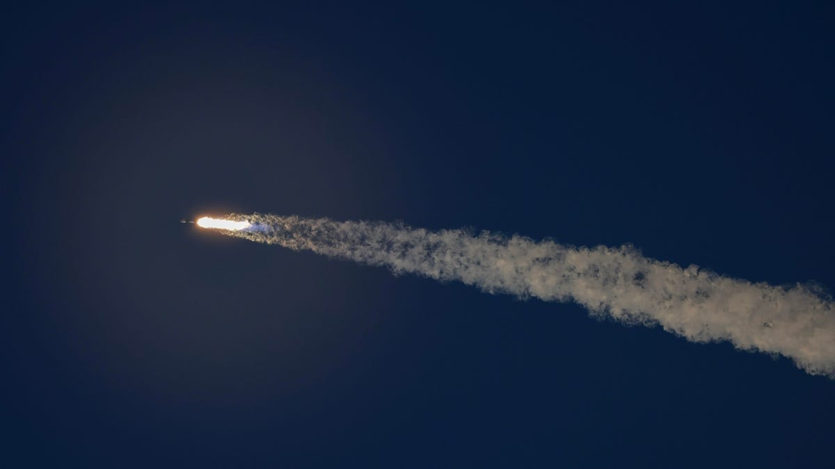 SpaceX wants to launch 100k more Starlink satellites for 100x the bandwidth