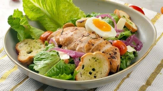 This Japanese-inspired egg chicken salad delivers 42g of protein without compromising on flavour: Step-by-step process
