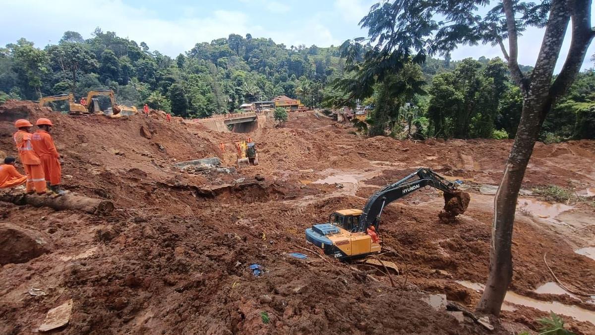 Search for lone missing worker in Wayanad debris slip continues