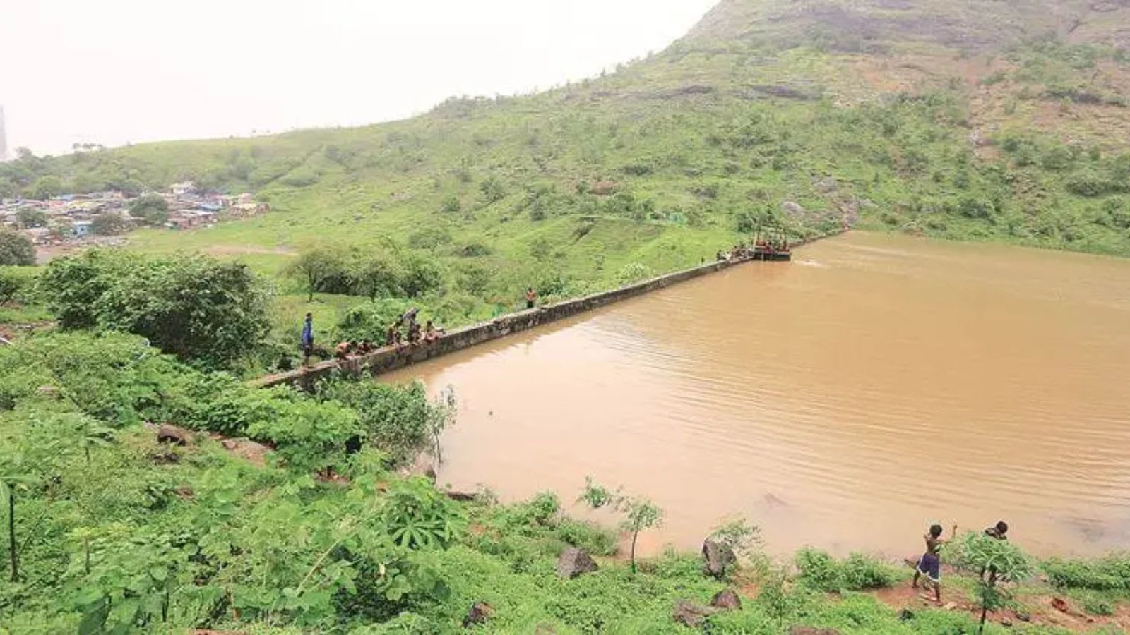 Two college students drown in quarry in Mumbai’s Dahisar