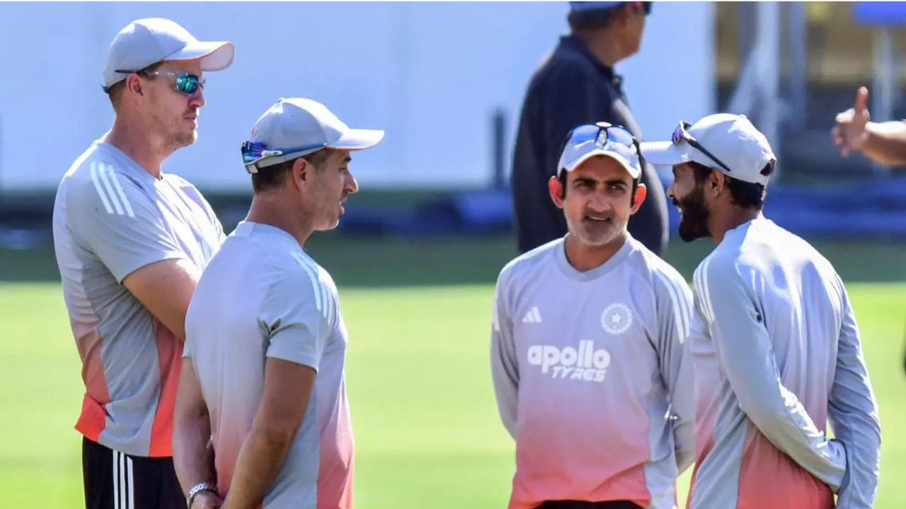 BCCI discussing Doeschate & Morne Morkel's future as India coaches; T Dilip under fire