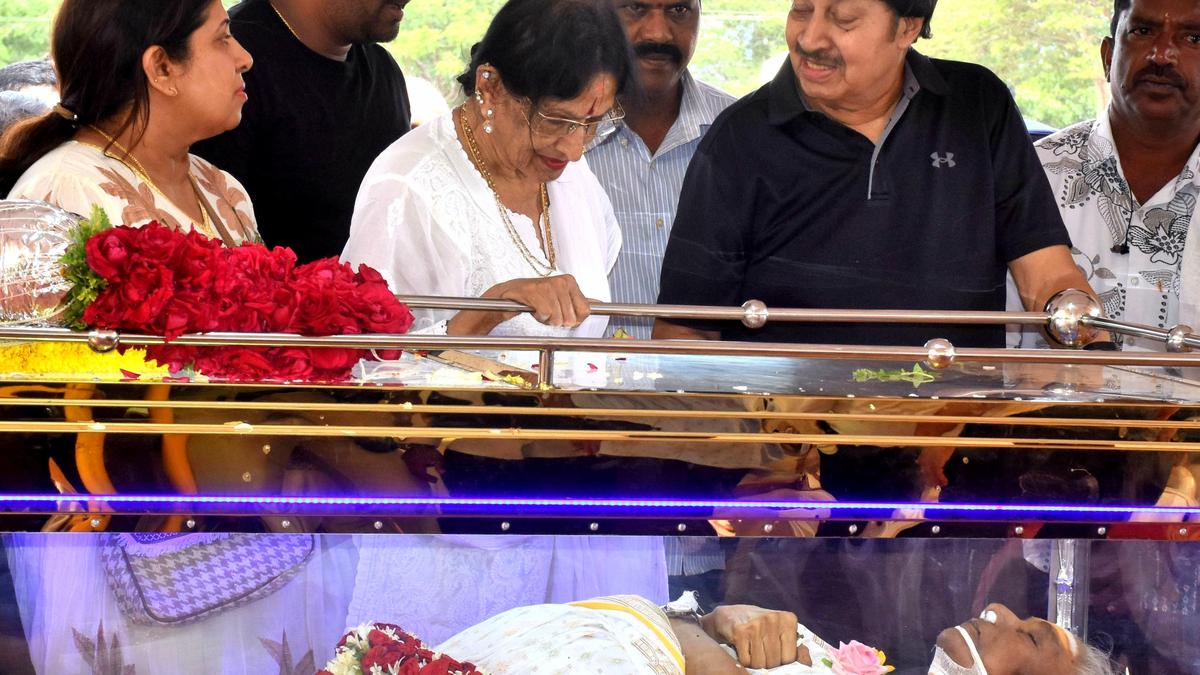 Singer Janaki cremated with state honours in Mysuru