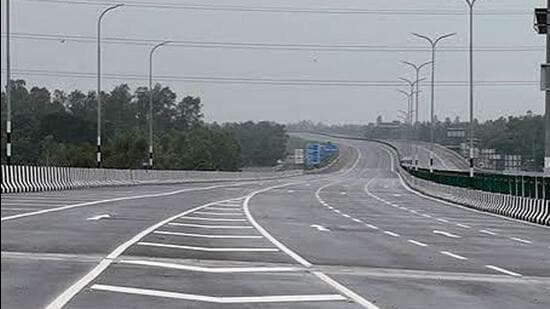 Union minister Gadkari to open Lucknow-Kanpur Expressway, review NH projects