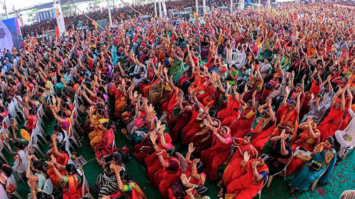 CAG flags ₹3,541 crore excess spend, budgetary lapses in Maharashtra Govt’s Ladki Bahin scheme