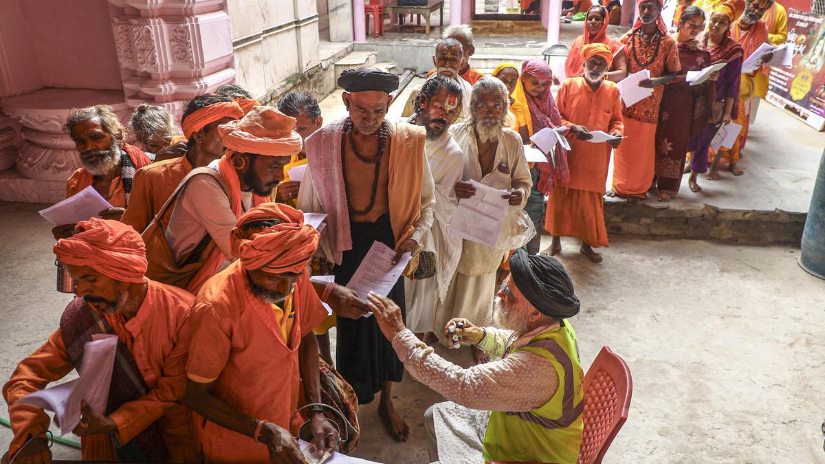 Fresh batch of 7,754 Amarnath pilgrims leave Jammu amid tight security