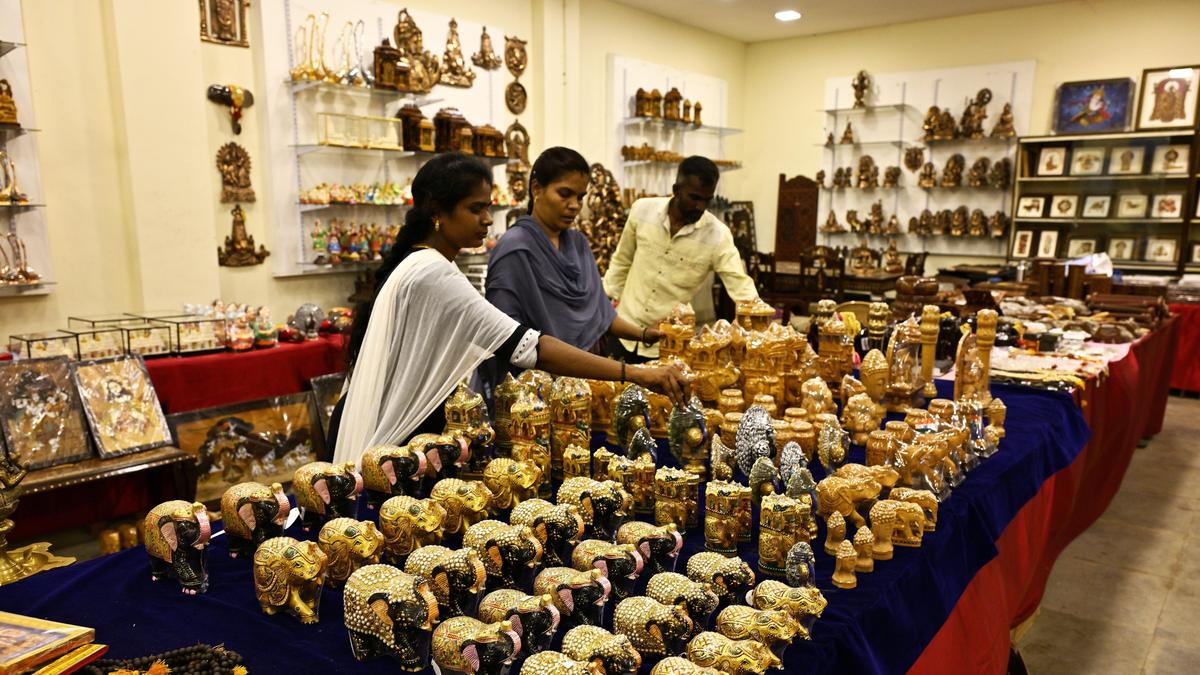 Poompuhar to launch gifting, export initiatives; collaborate with Reliance for sale of crafts by T.N. artisans